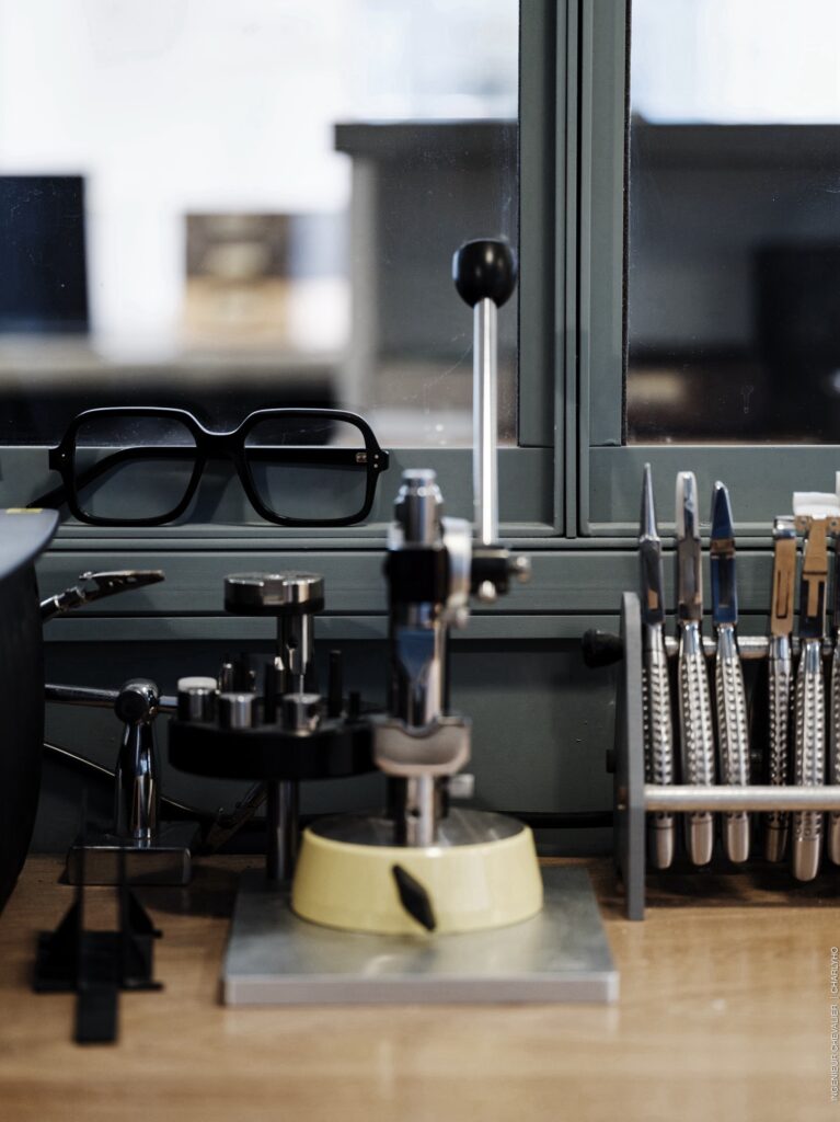 Atelier de réparation de montures